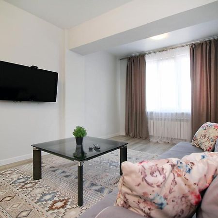 Интересная Двушка В Молодежке Almaty Luaran gambar