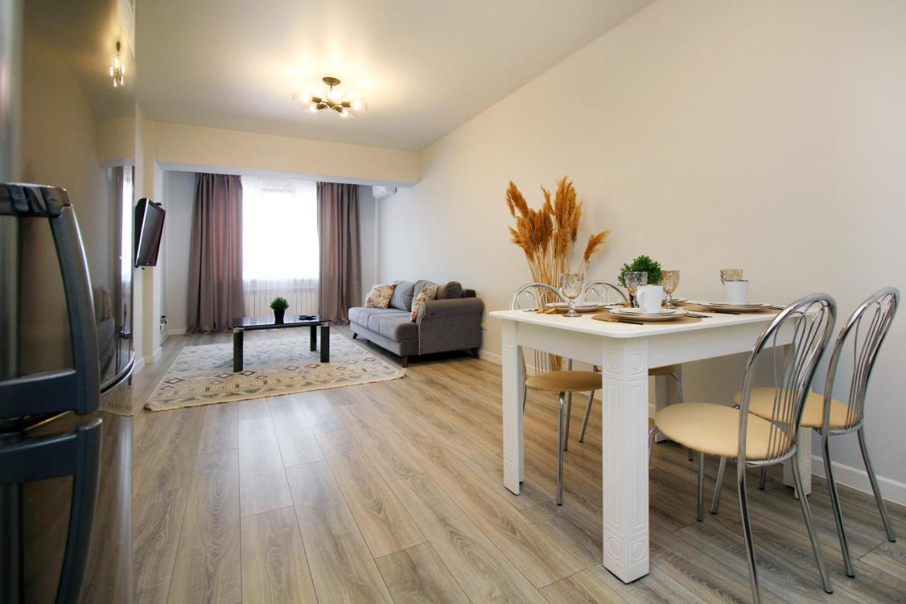 Интересная Двушка В Молодежке Almaty Luaran gambar