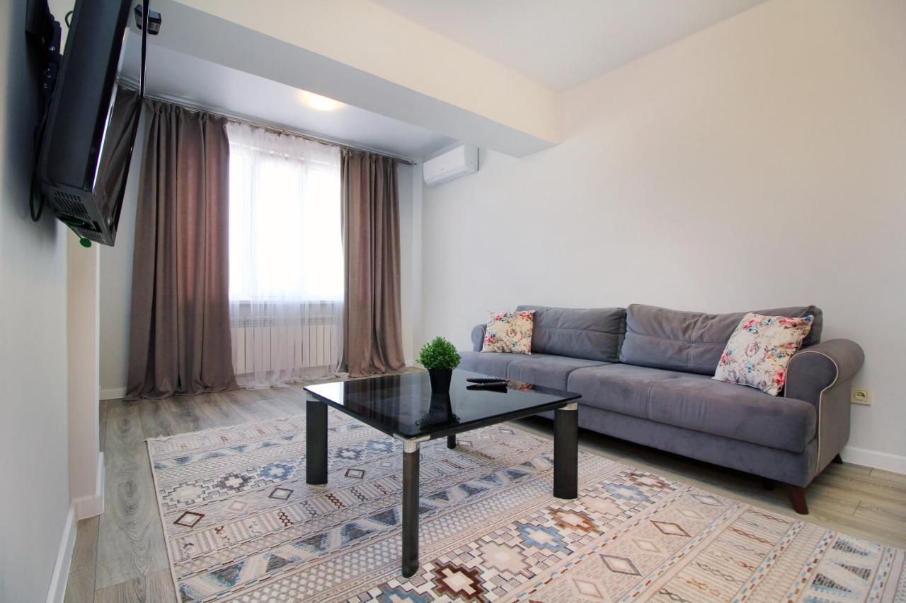 Интересная Двушка В Молодежке Almaty Luaran gambar